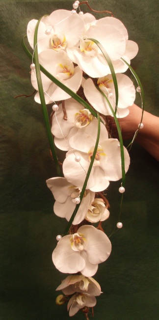 Morsiuskimppu orkideoista